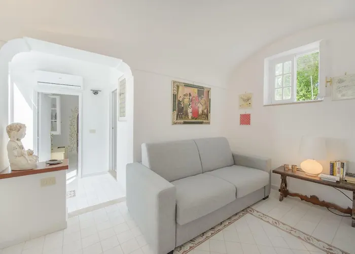 Tragara 12c Art House,