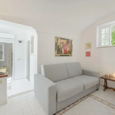 Tragara 12c Art House,